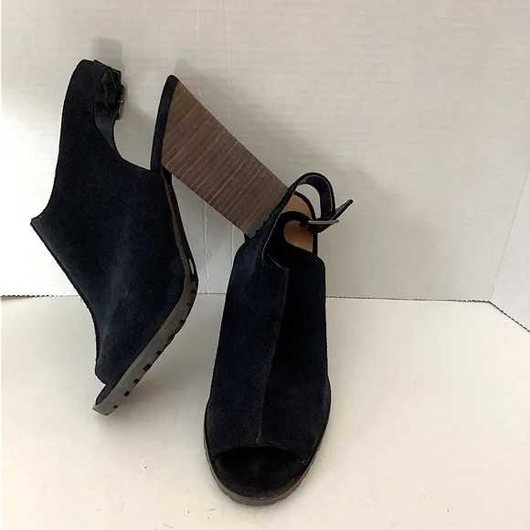 Lord & Taylor 424 Fifth Leather Deanna Navy Slingback Heels Mules Size 8 - Picture 13 of 13